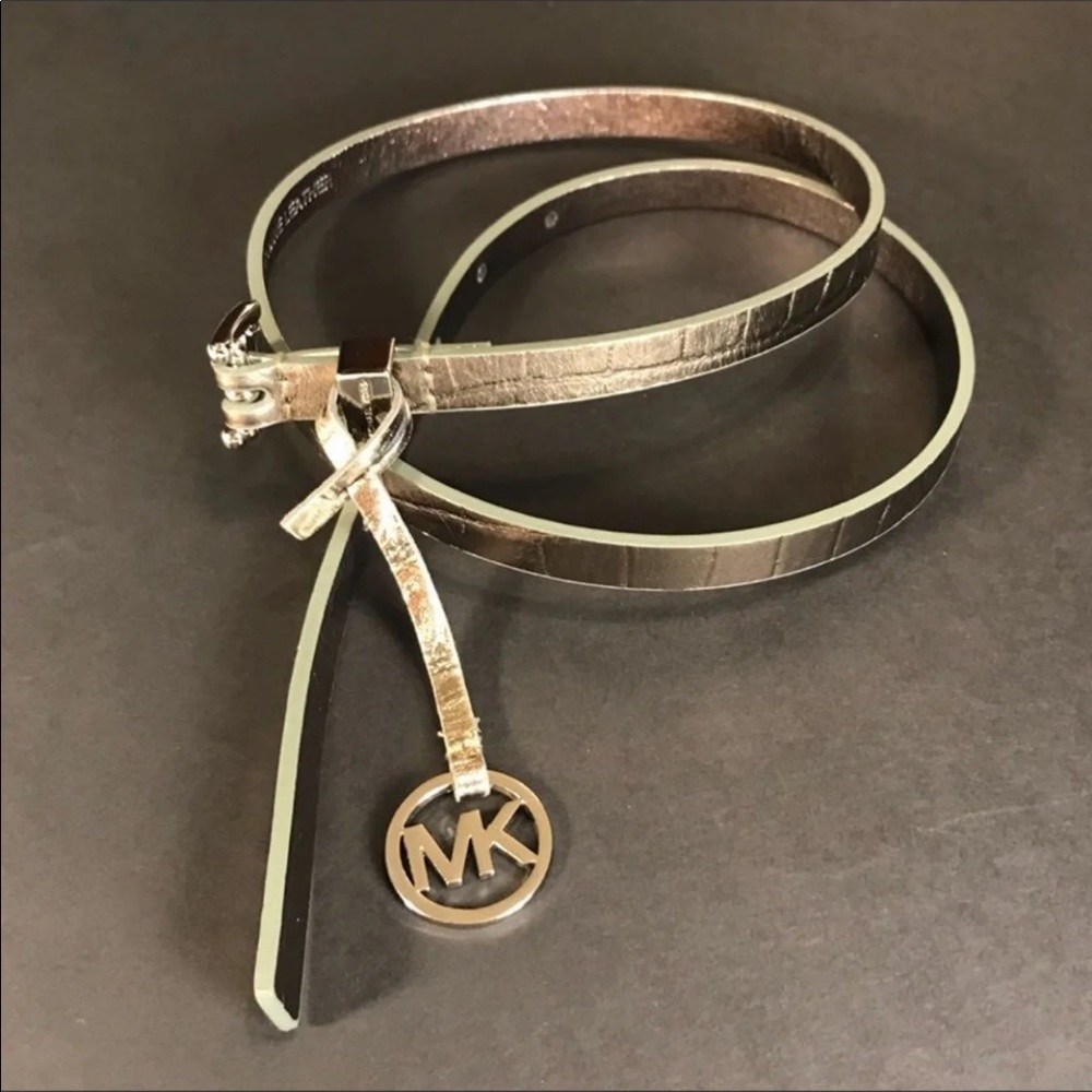 Michael kors belt Textured leather,great condition